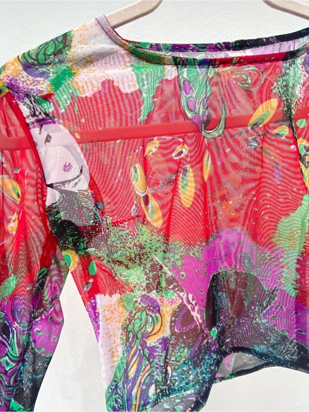 Y2K EURO Red Multicolor Abstract Mesh Top Size Medium - Picture 2 of 4